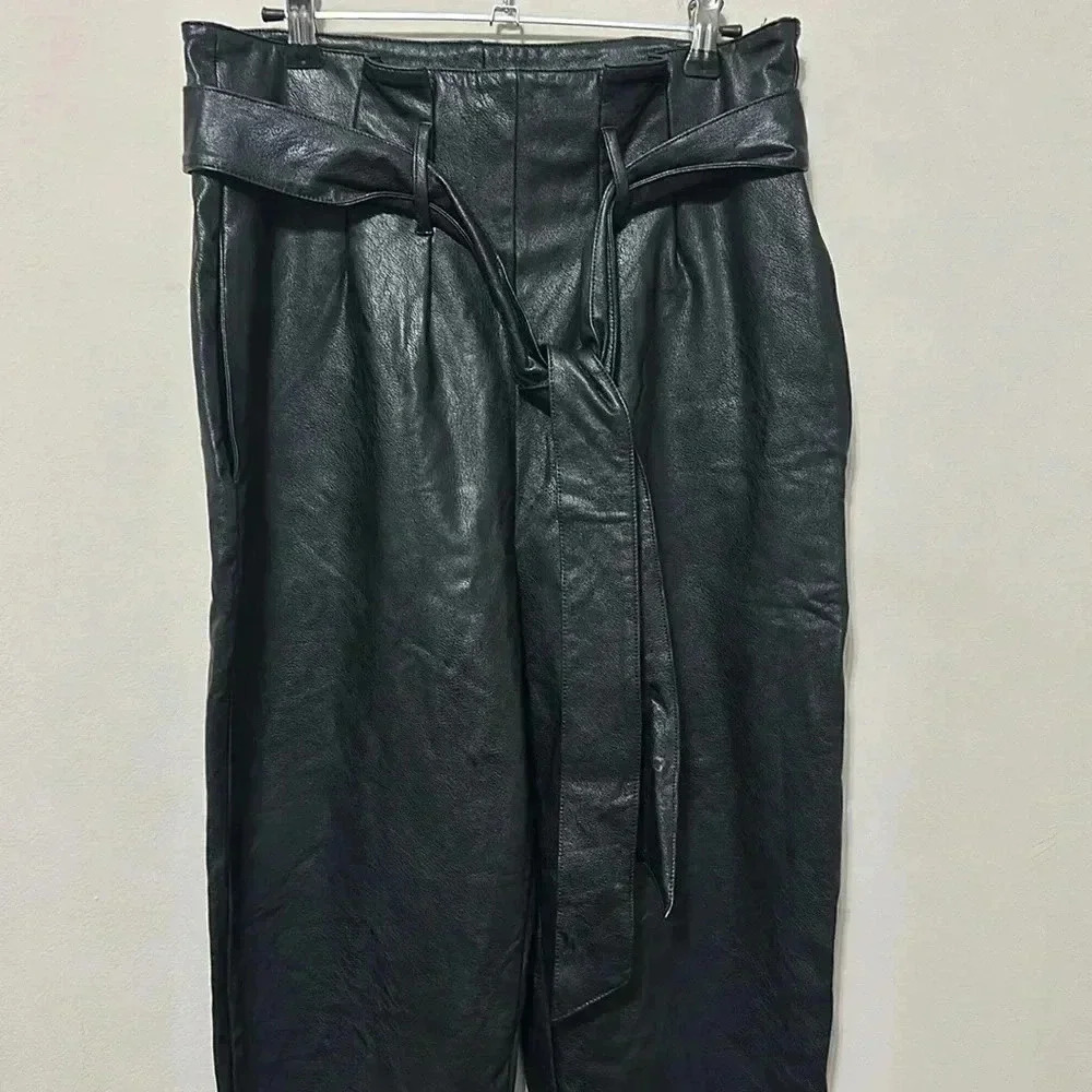 Commando - Picture 2 of 7